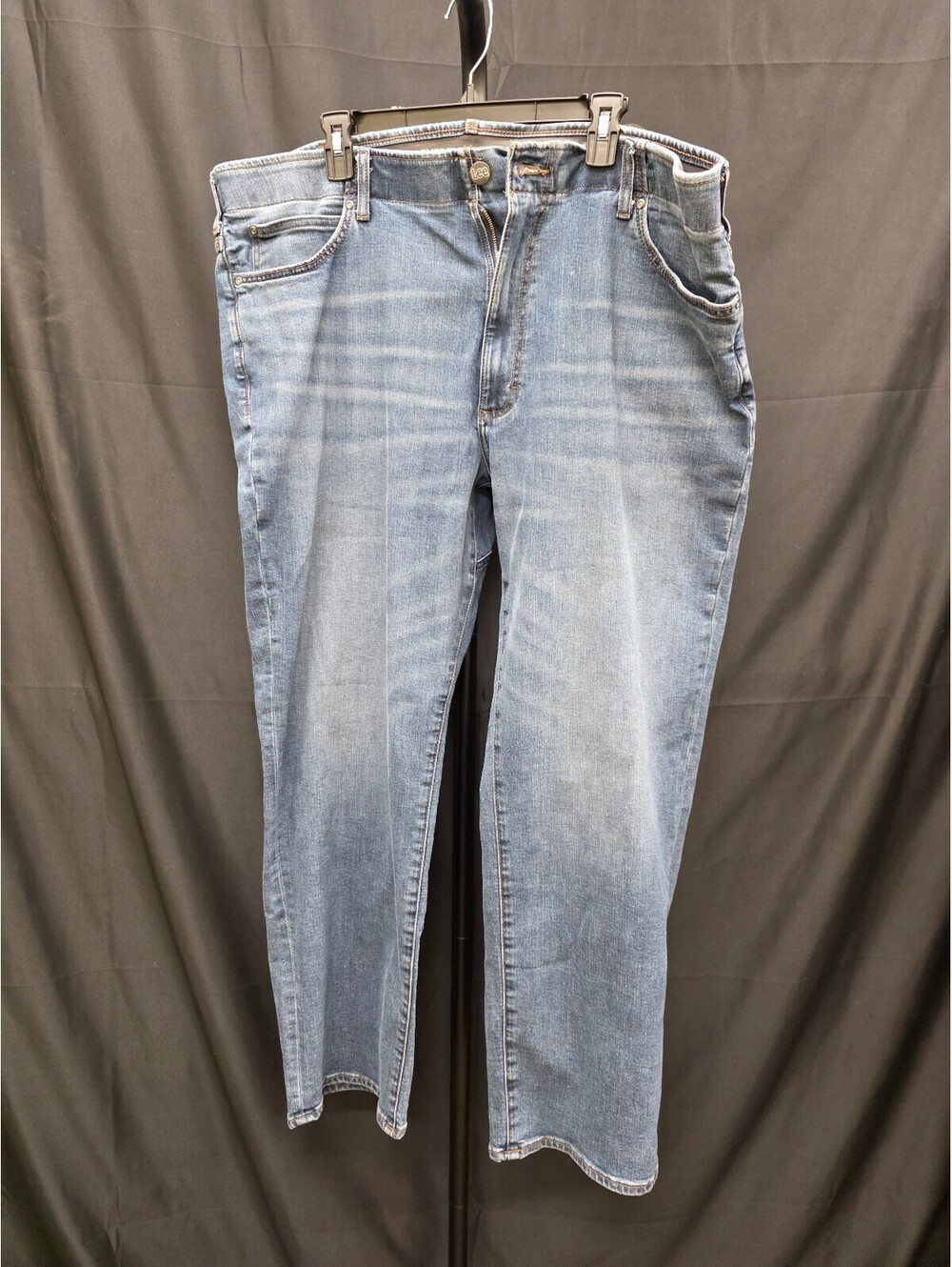 LEE MEN’S EXTREME MOTION RELAXED STRAIGHT JEAN DARK CONVOY 46W X 32L